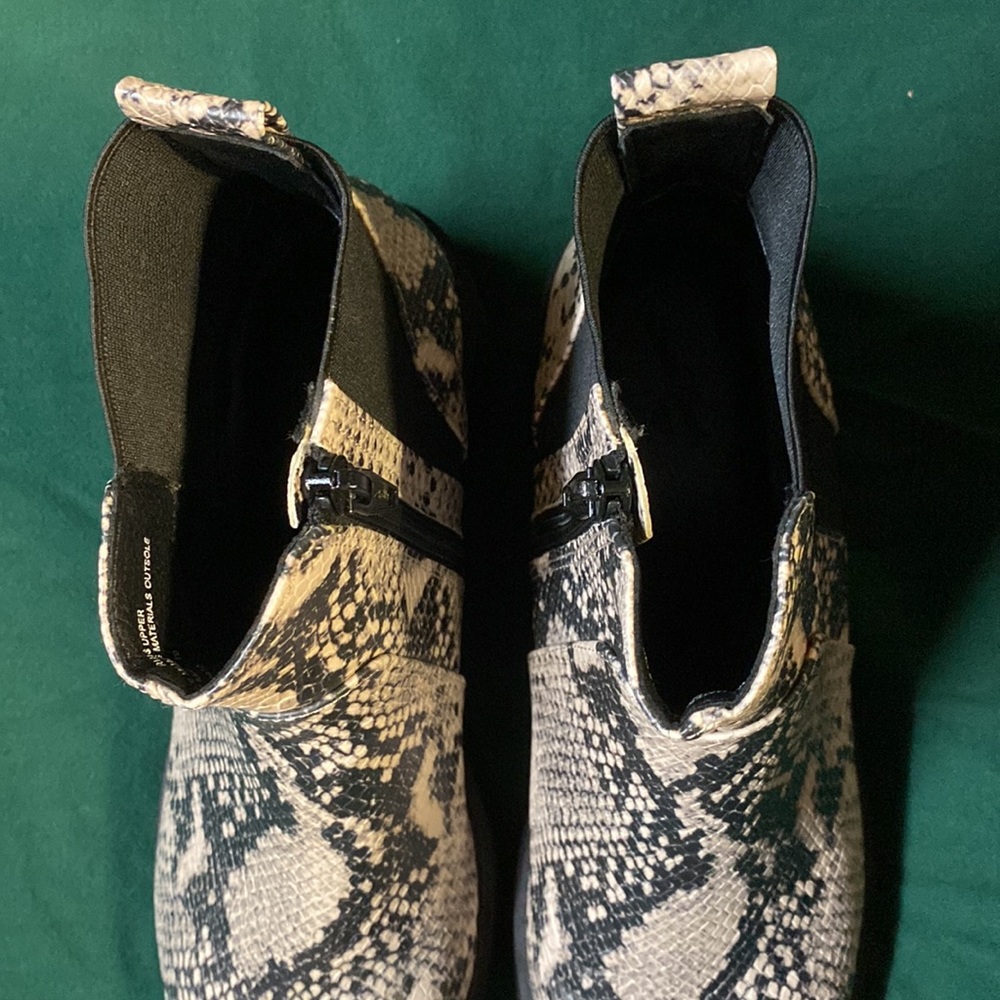 Target Universal Threads Boots - Picture 3 of 9